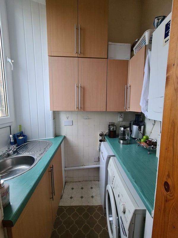 Room Titwood Road in Glasgow