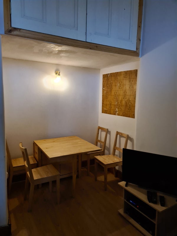 Room Titwood Road in Glasgow