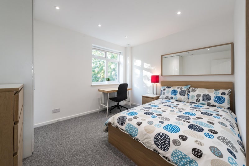 Room Falcon Grove in Greater London