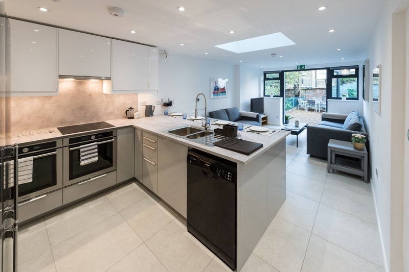 Room Falcon Grove in Greater London