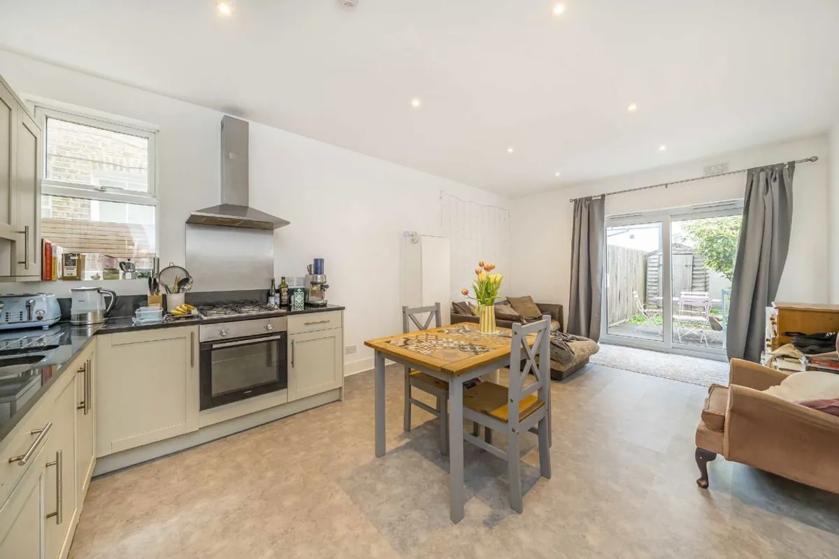 Flat Rudloe Road in Greater London