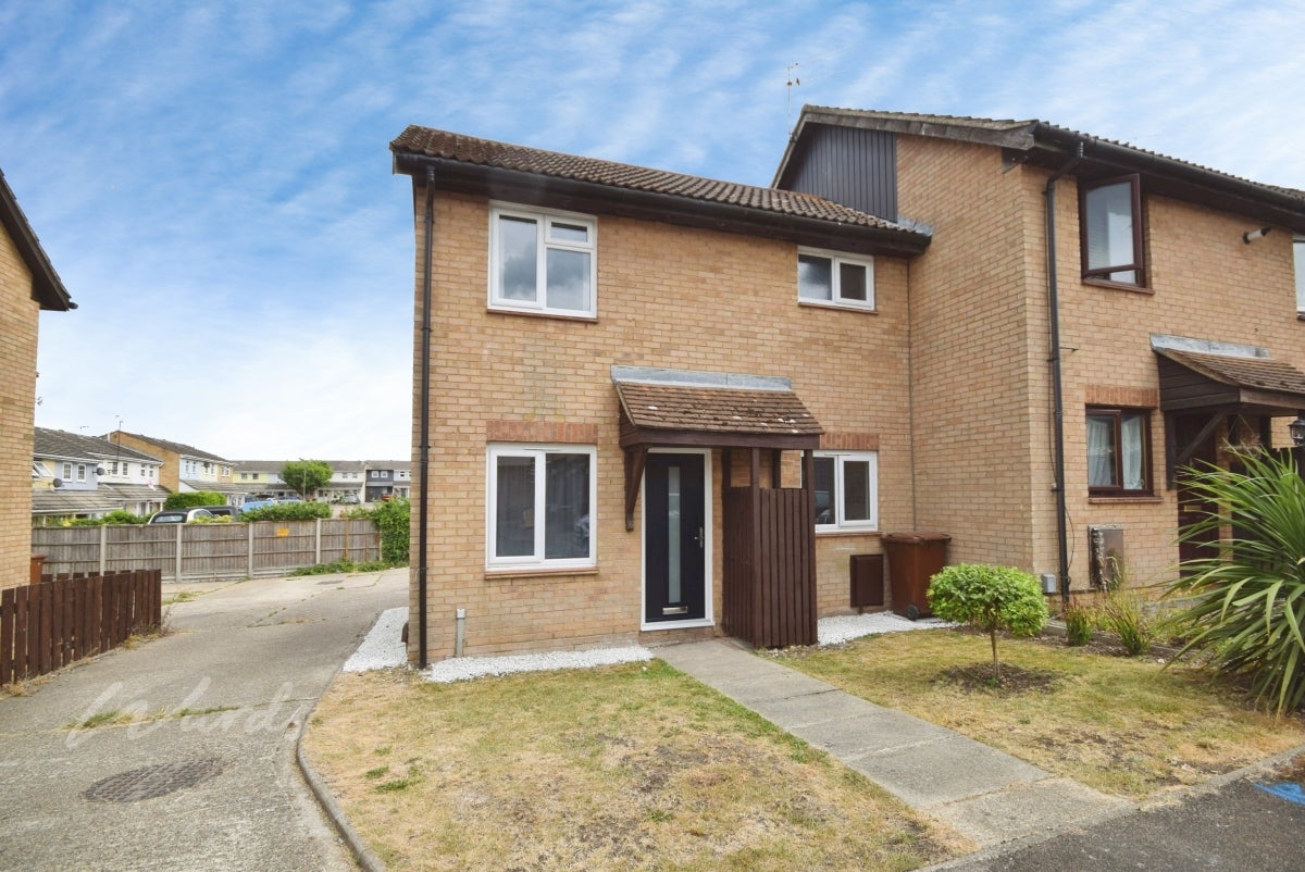 House Pirbright Close in Chatham