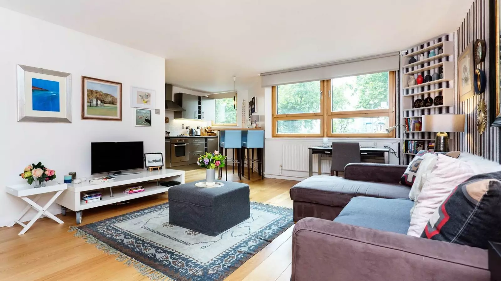 Flat Blantyre Street in Greater London