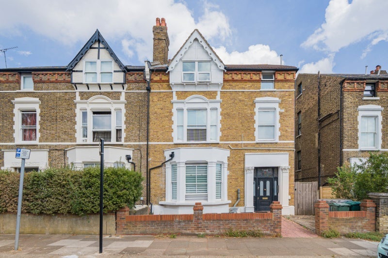 Flat Exeter Road in Greater London