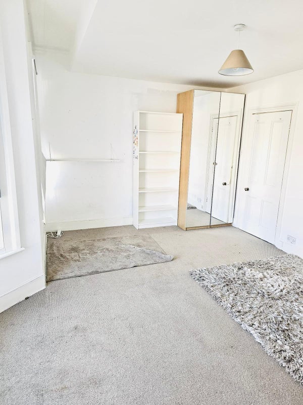 Room Revelon Road in Greater London