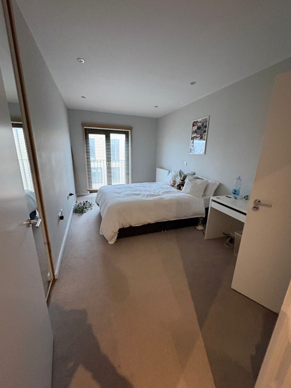 Flat Crawshay Road in Greater London