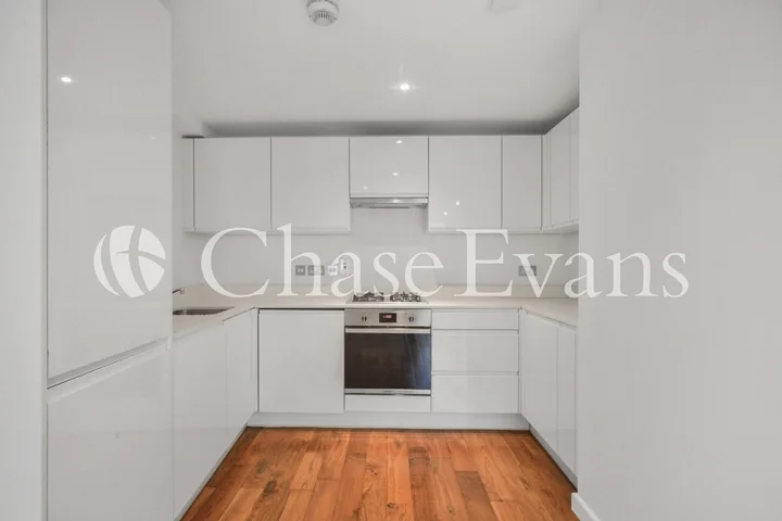Flat Waterson Street in Greater London