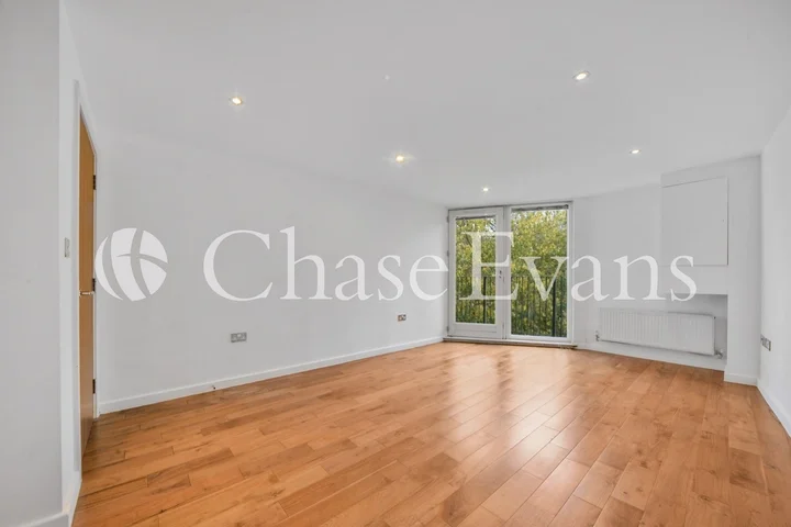 Flat Waterson Street in Greater London