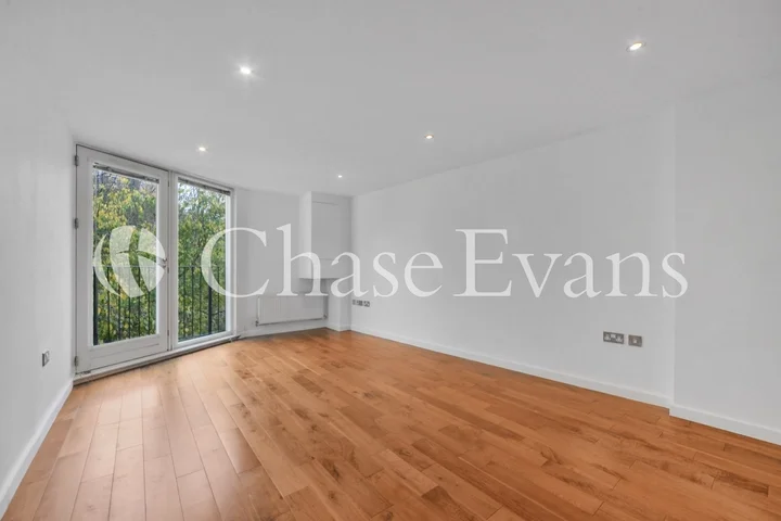 Flat Waterson Street in Greater London