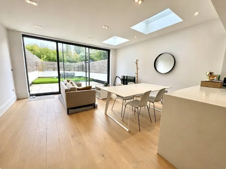Flat Earlsfield Road in Greater London