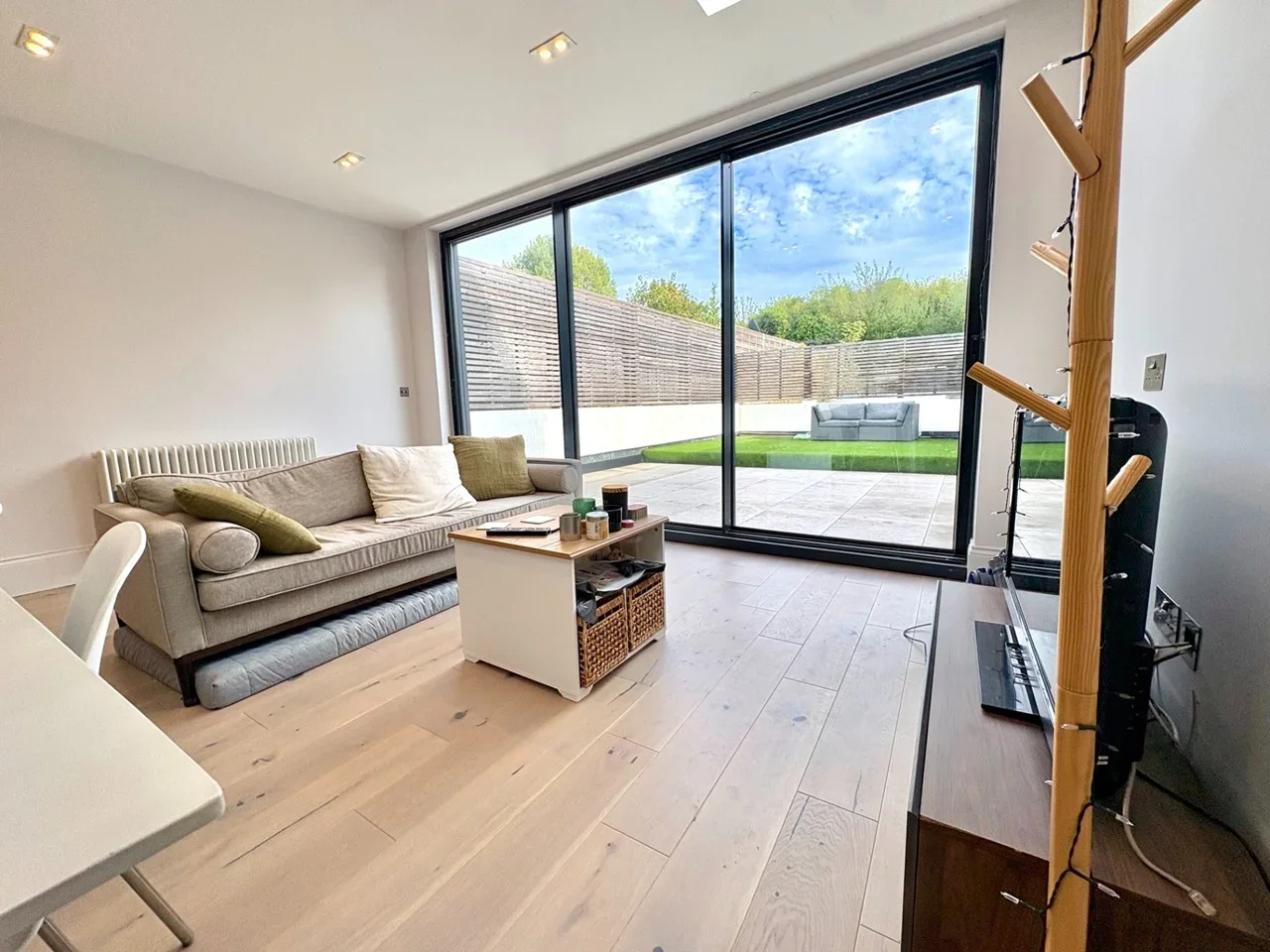 Flat Earlsfield Road in Greater London