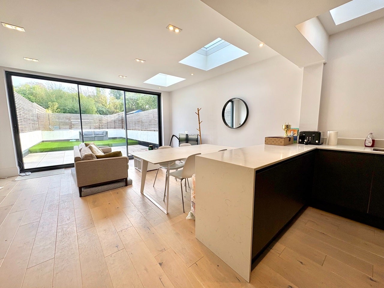 Flat Earlsfield Road in Greater London