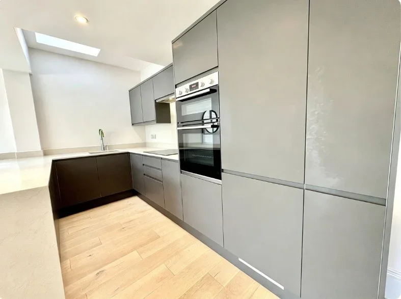 Flat Earlsfield Road in Greater London