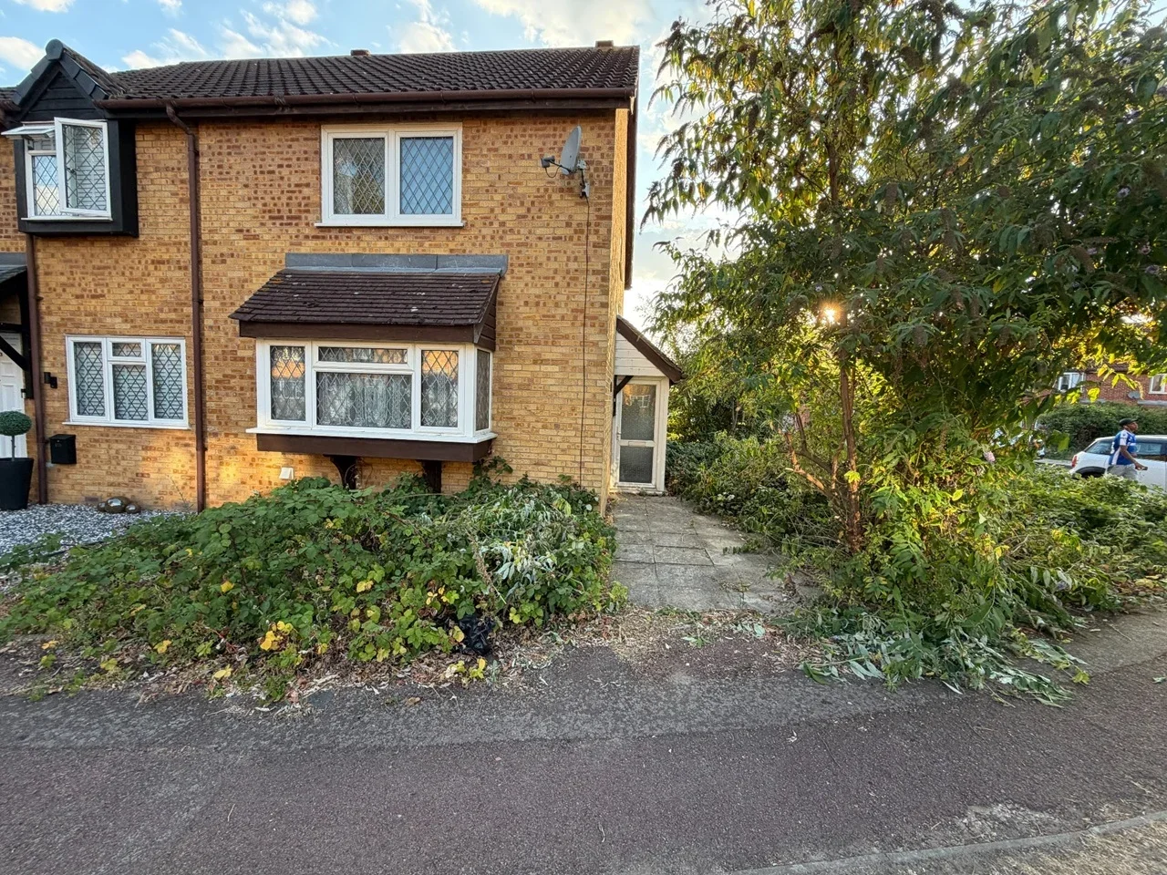 House Knights Manor Way in Dartford