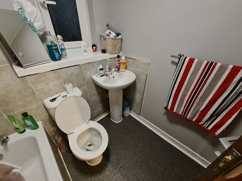 Room Cathcart Road in Rutherglen