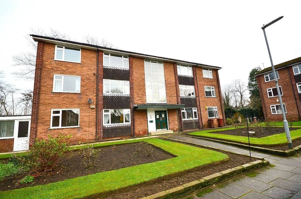 Flat Barlow Moor Court in Manchester