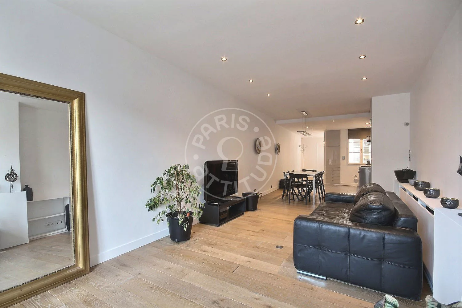 Flat Rue Pernelle in Paris