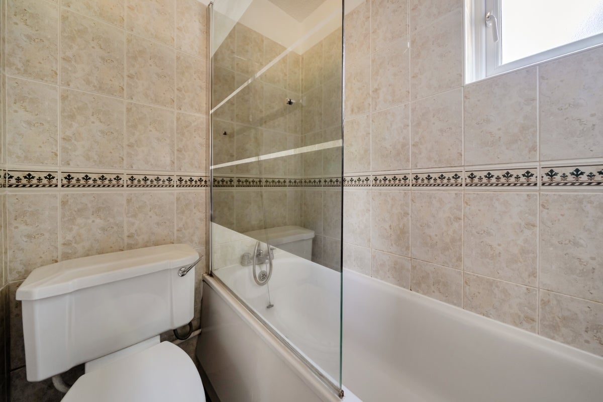 Flat Hedsor Hill in Maidenhead