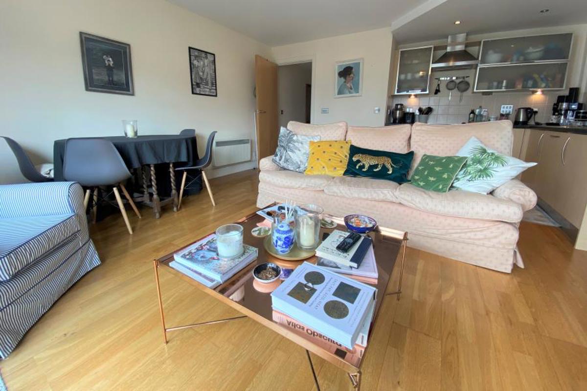 Flat Elmdale Road in Bristol