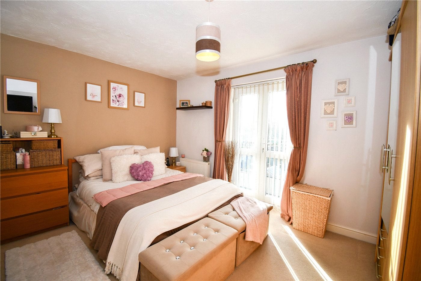 Flat Ladybower Close in Moreton