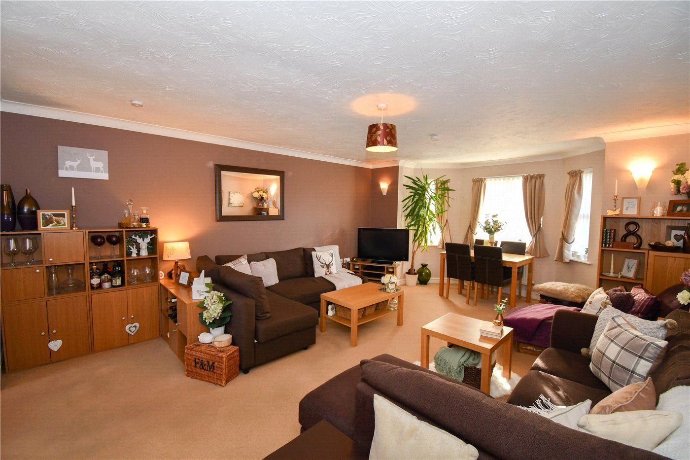 Flat Ladybower Close in Moreton