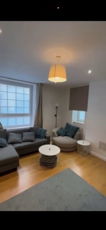 Flat Pardoner Street in Greater London