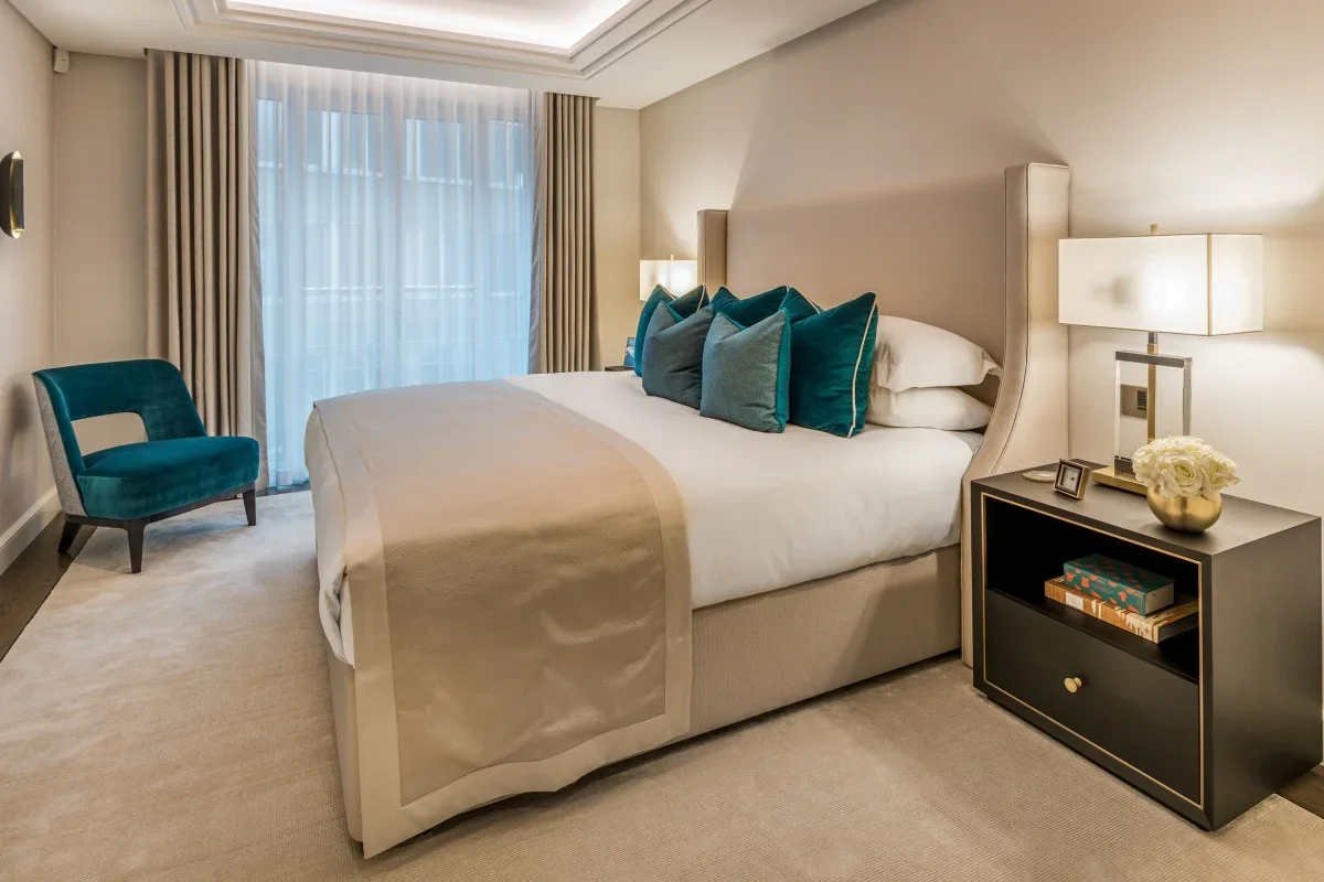 Flat Hans Crescent in Greater London
