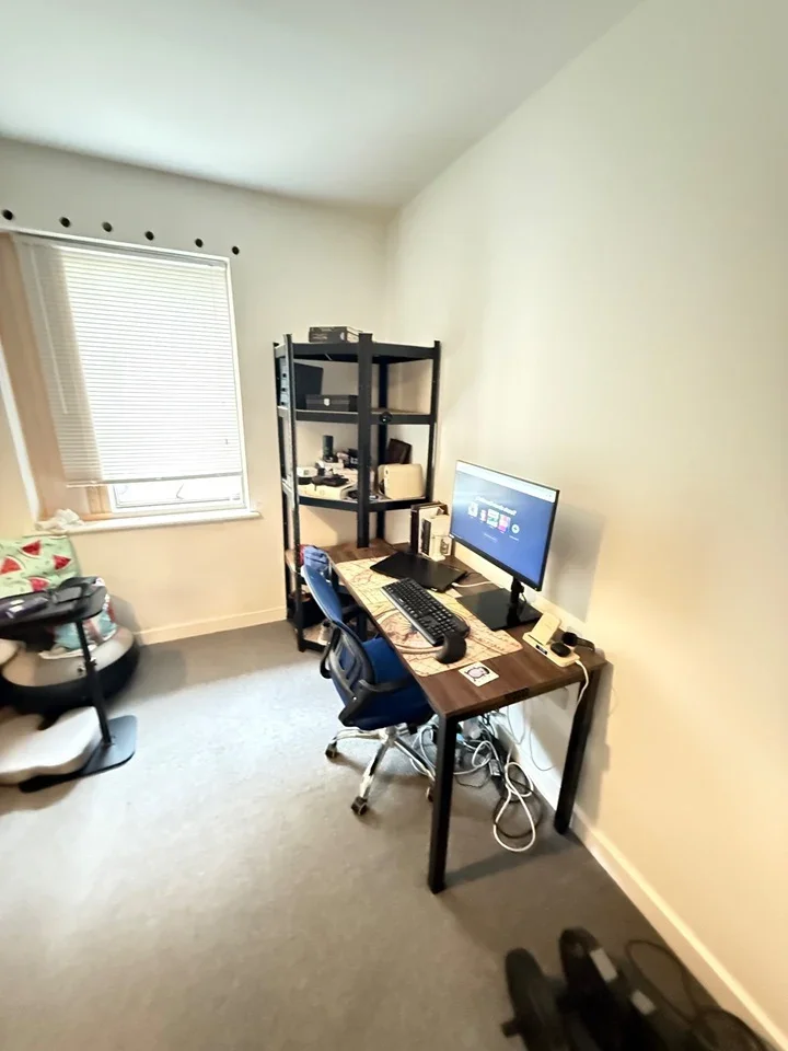 Room Kew Bridge Road in Greater London