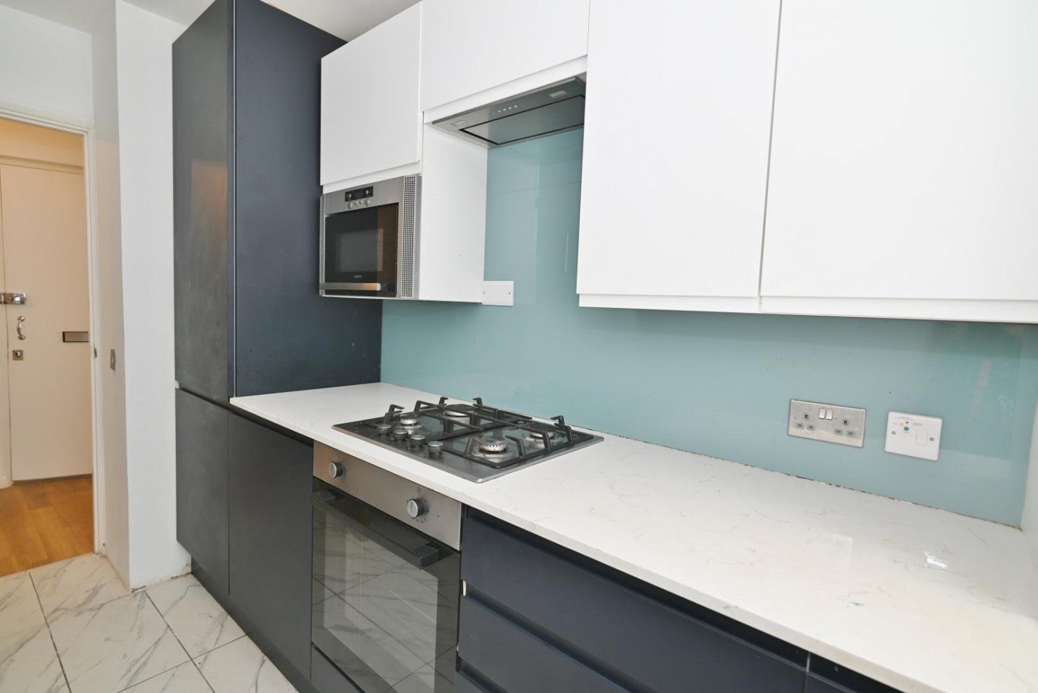 Flat Hampton Road in Greater London
