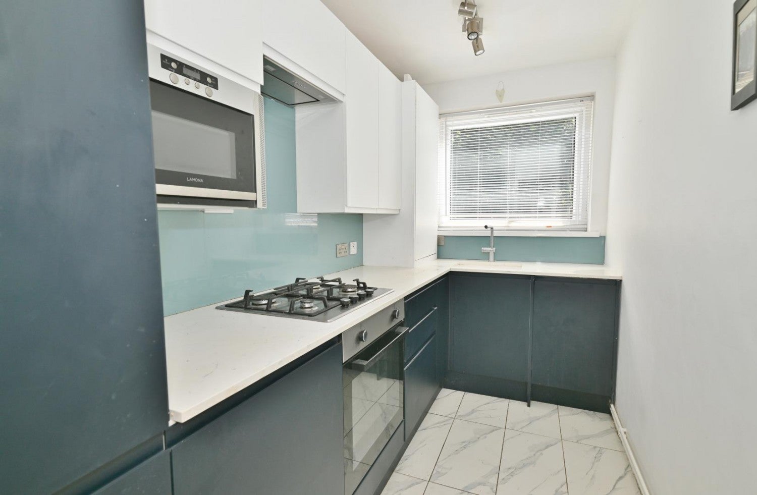 Flat Hampton Road in Greater London
