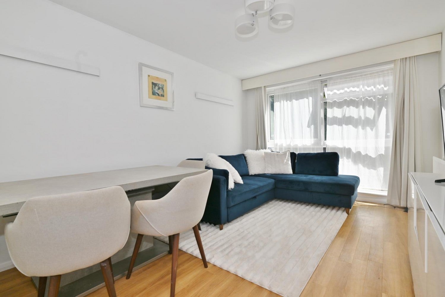 Flat Hampton Road in Greater London