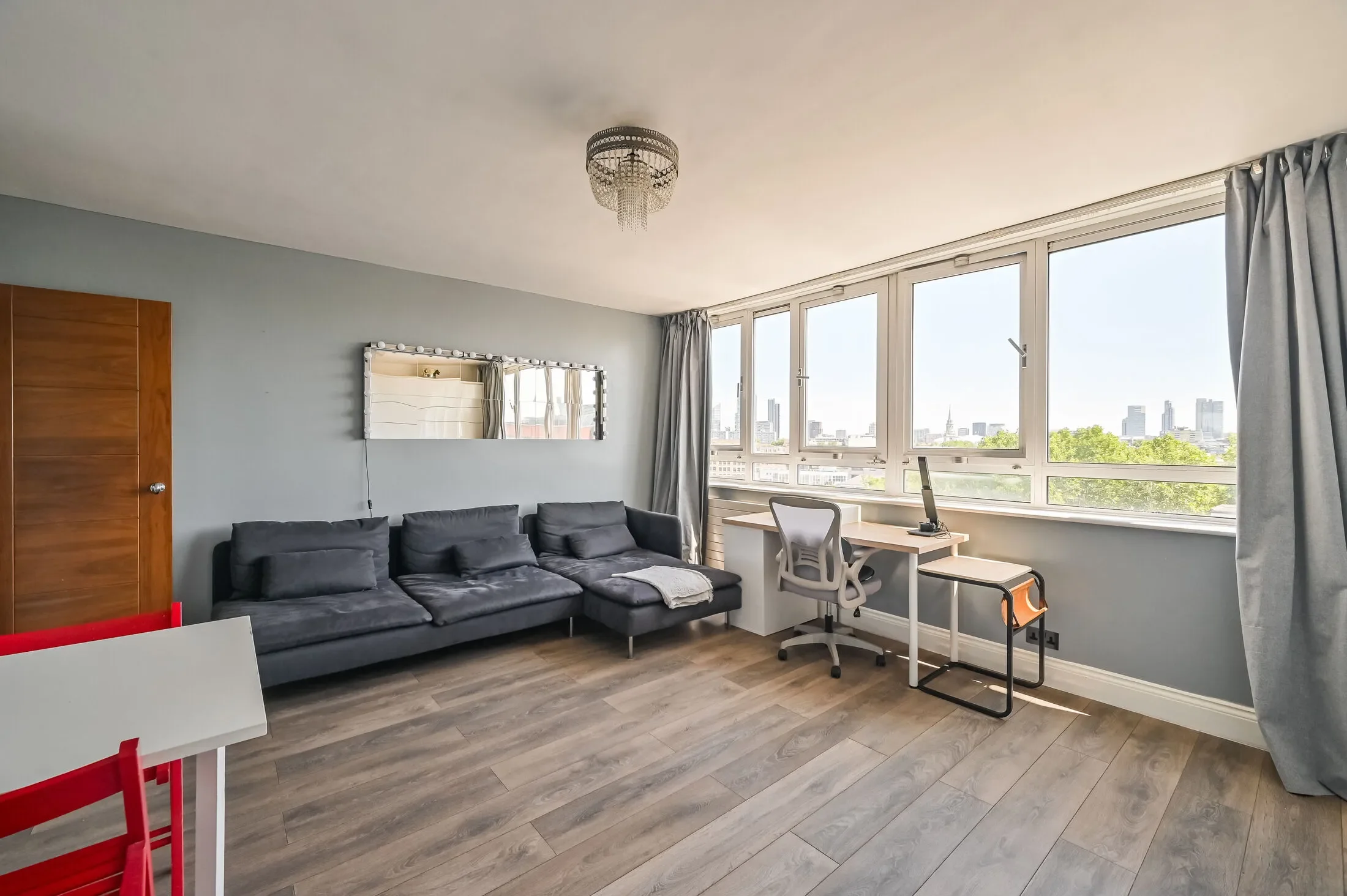 Flat Mount Pleasant in Greater London