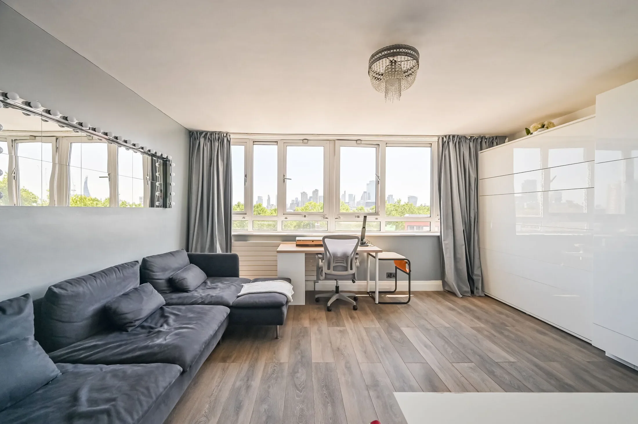Flat Mount Pleasant in Greater London