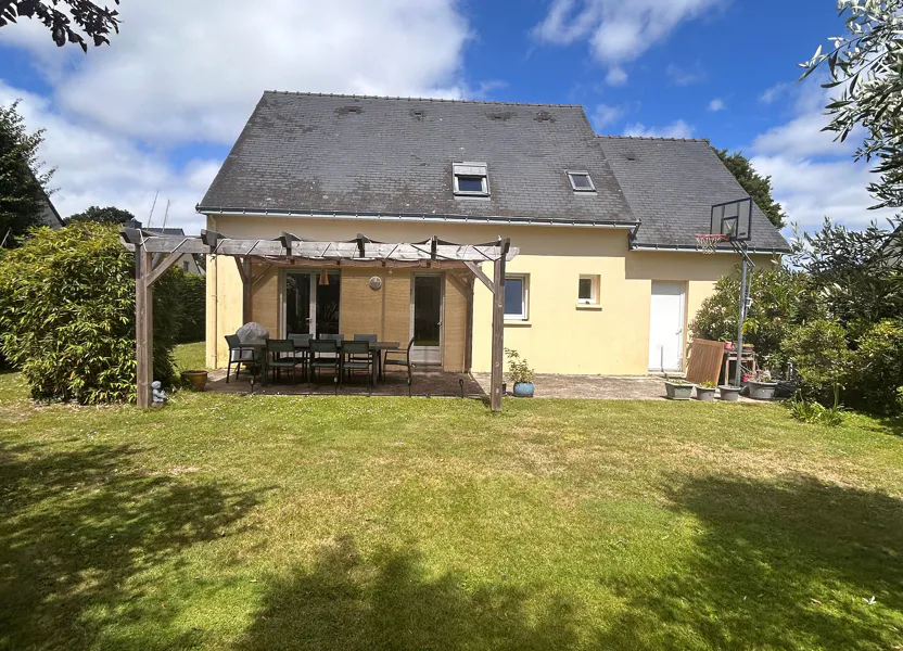 House D 233 in Saint-Molf