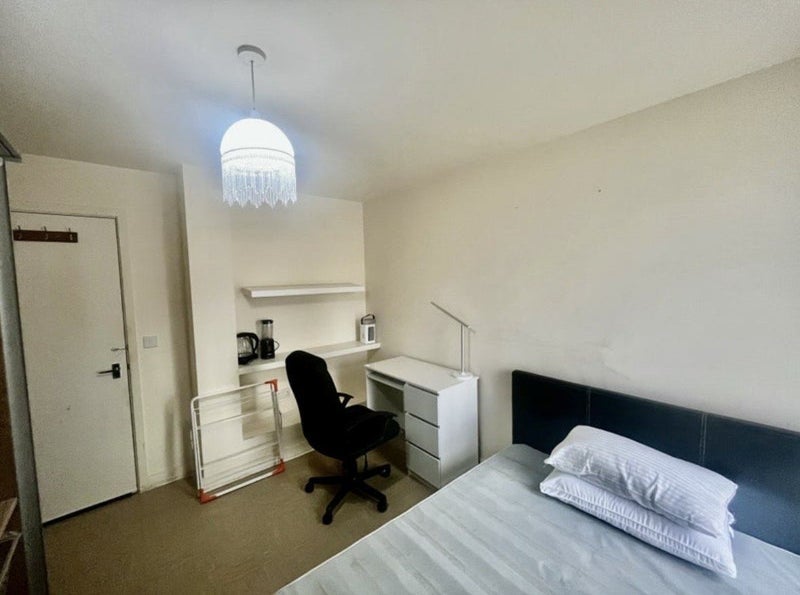 Room Highgate Road in Greater London