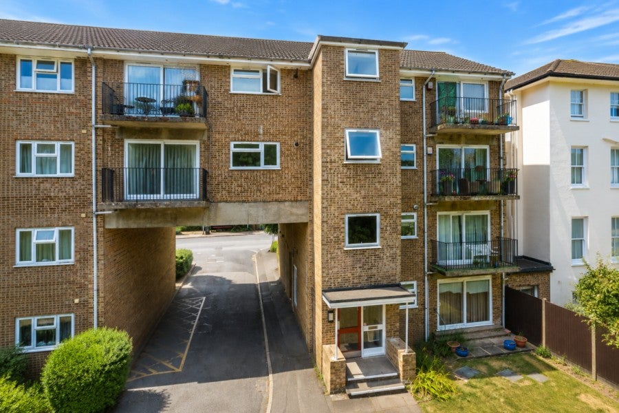 Flat Hook Road in Greater London
