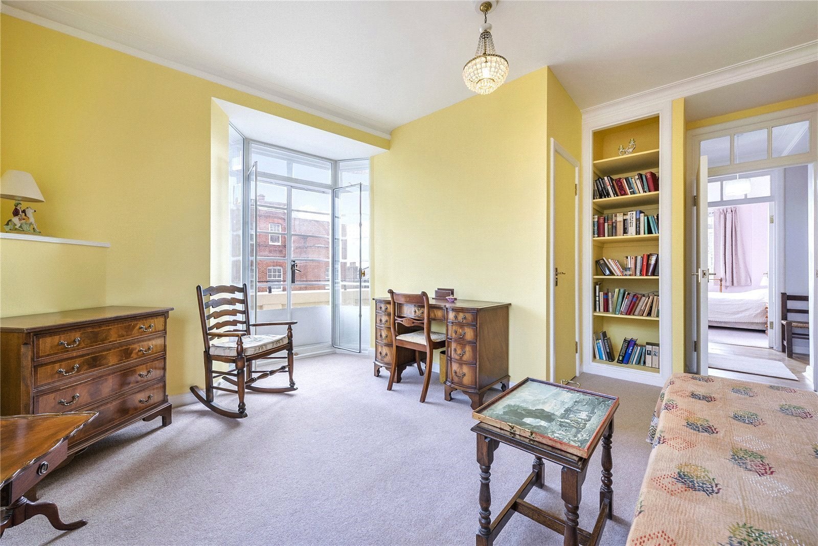 Flat College Crescent in Greater London