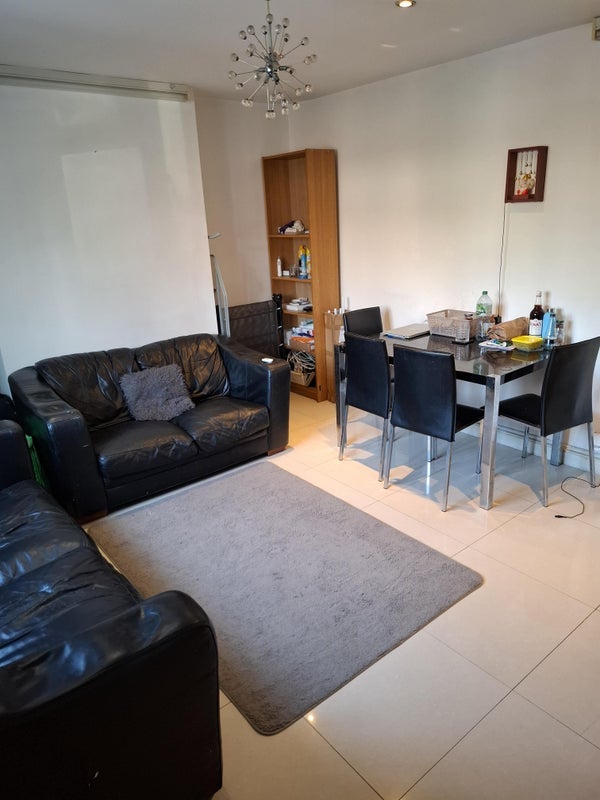 Room Leggatt Road in Greater London