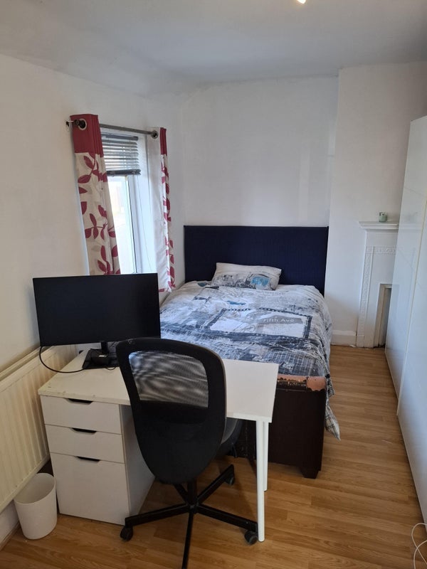 Room Leggatt Road in Greater London