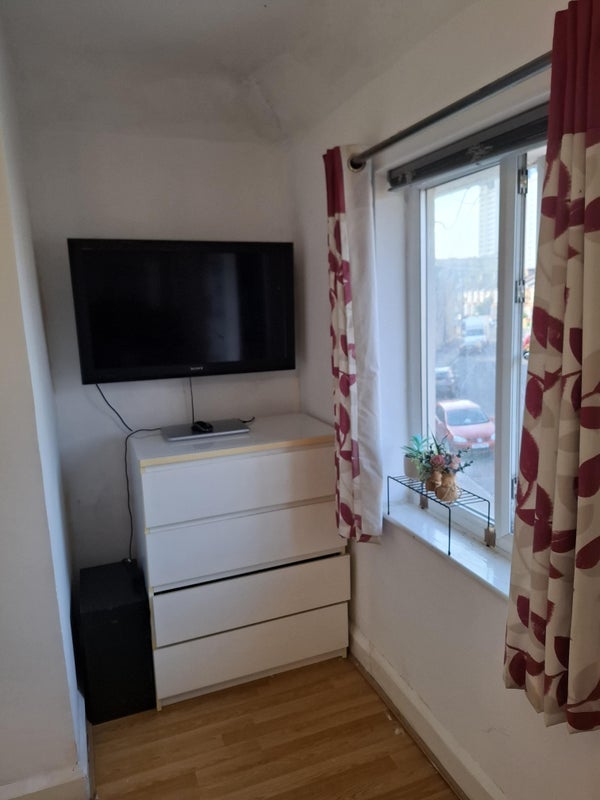 Room Leggatt Road in Greater London