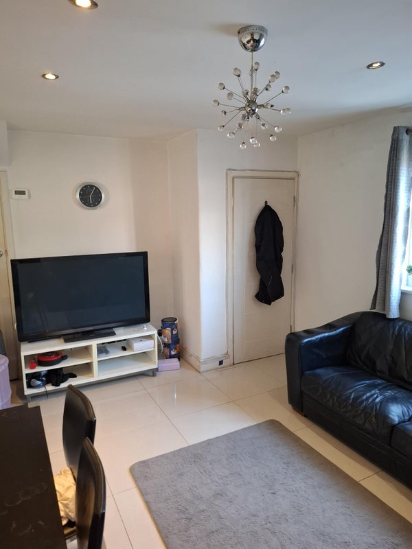 Room Leggatt Road in Greater London