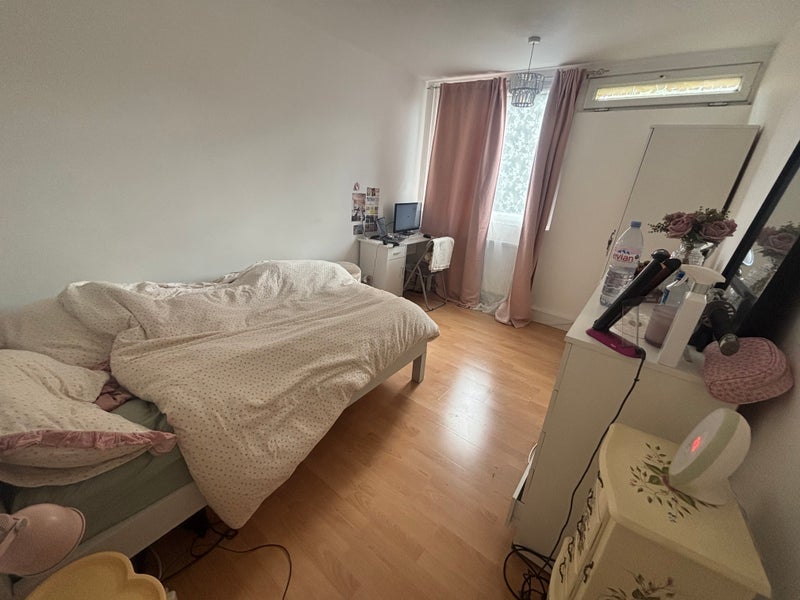 Room Cable Street in Greater London