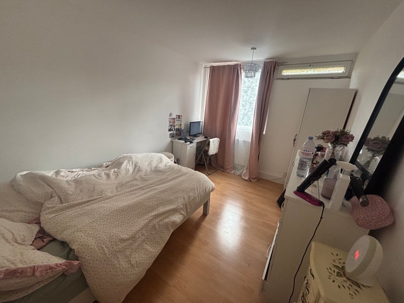 Room Cable Street in Greater London