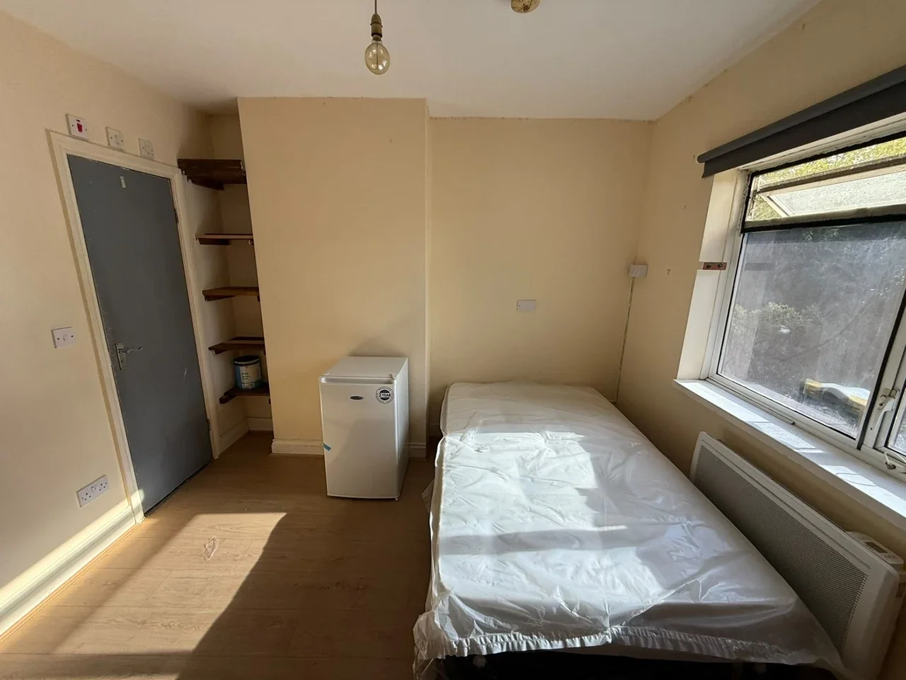 Flat North Circular Road in Greater London