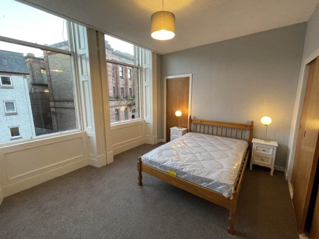 Flat Meadowside in Dundee