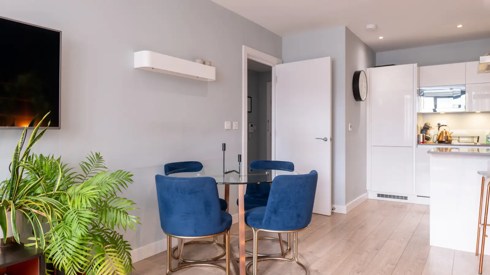 Flat Warwick Road in Greater London
