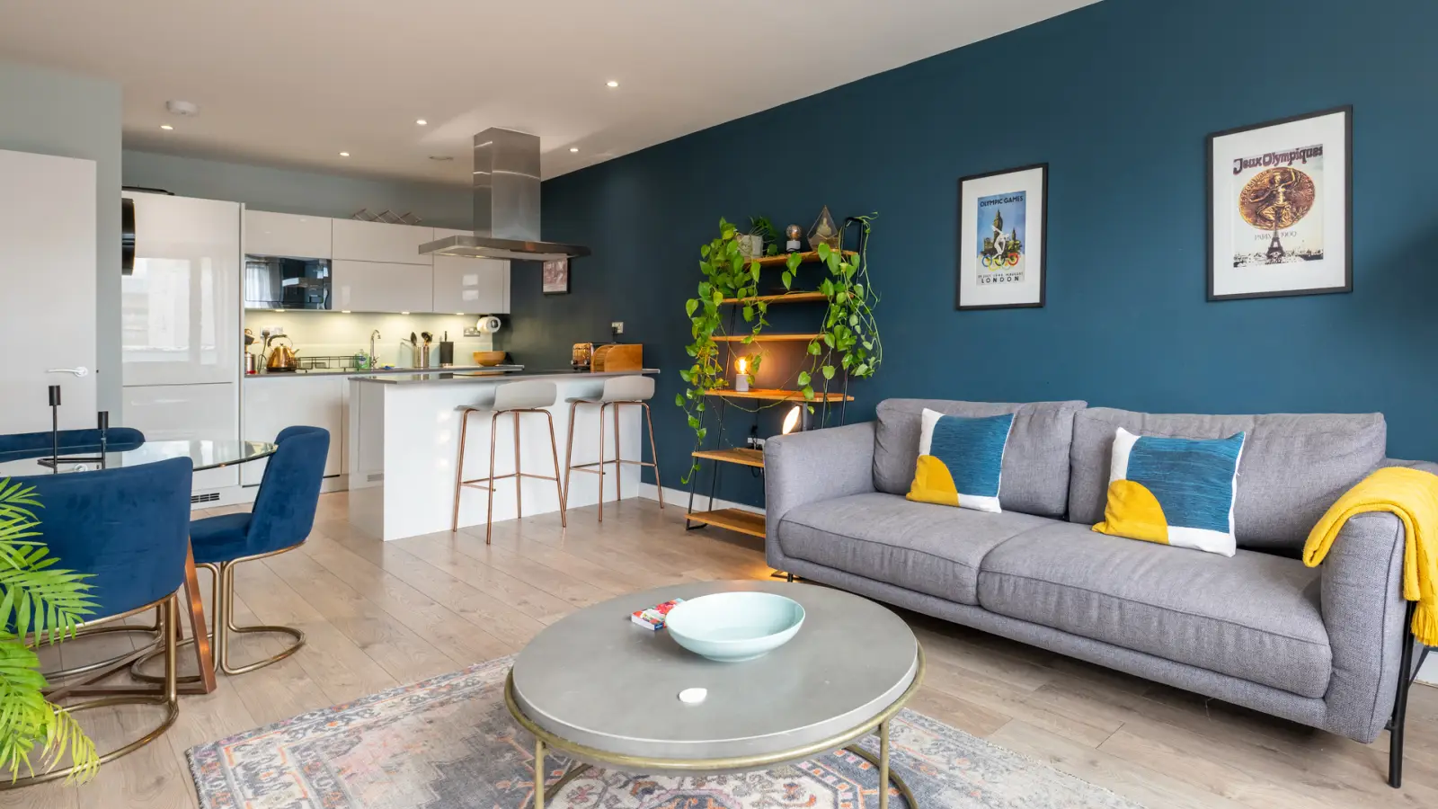 Flat Warwick Road in Greater London