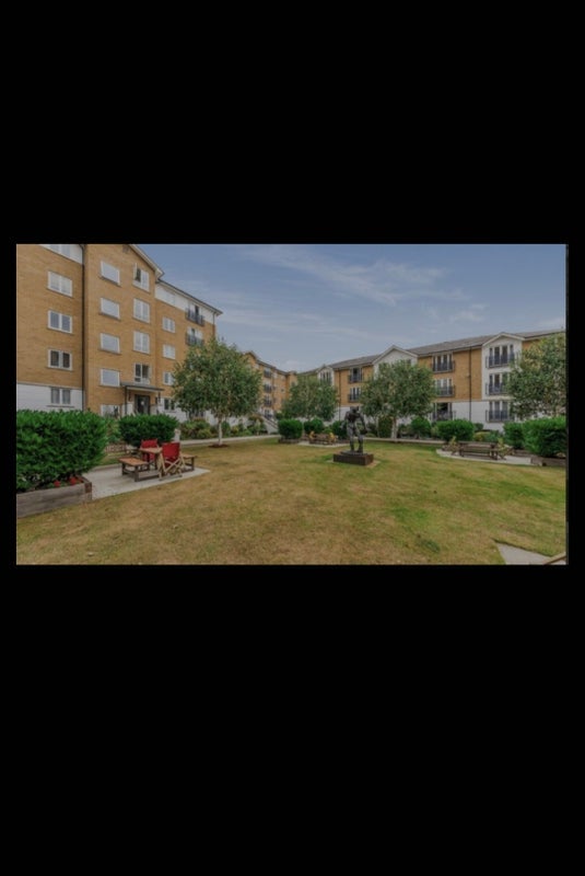 Flat Bridges Court in Greater London