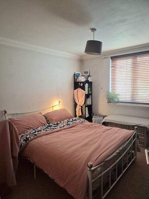 Flat Bridges Court in Greater London