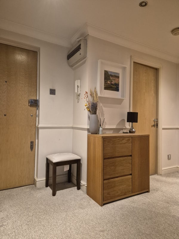 Flat Bridges Court in Greater London